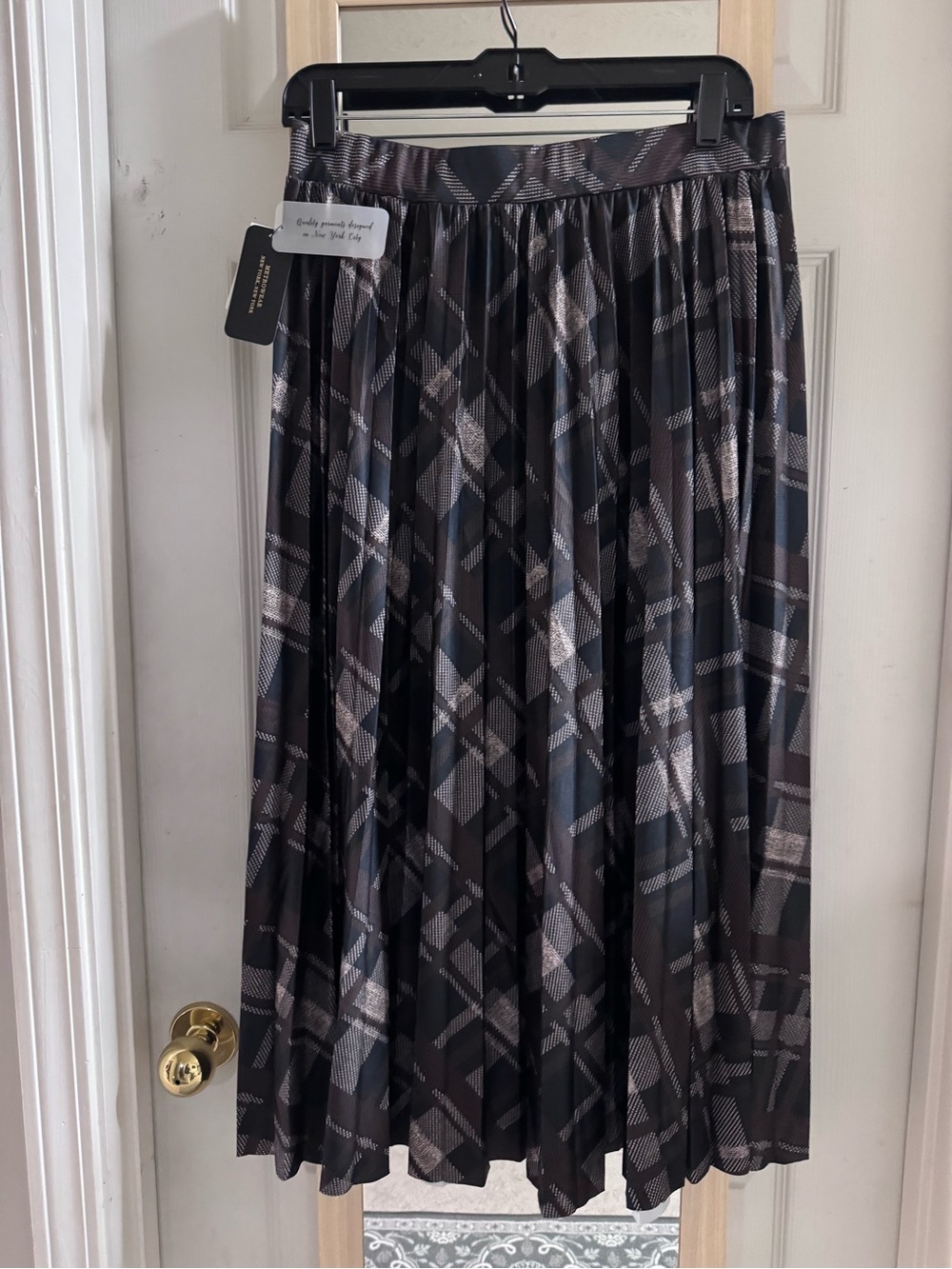 Fall skirt nwt Pleated Geometric Midi Skirt - Black Gray